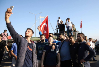 صور: الشعب التركي يقول كلمته بحزم ويفشل الانقلاب والرئيس اردوغان :لا تنسوا رابعتنا